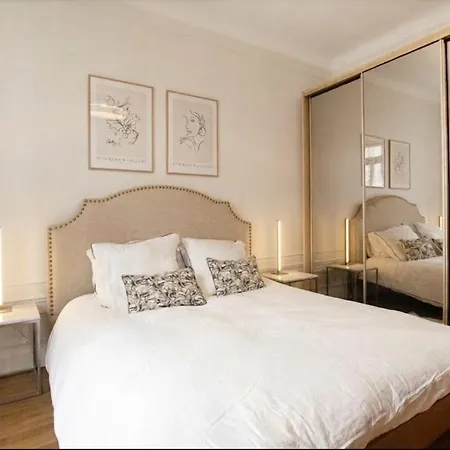 Montaigne Champs Elysee * Paris