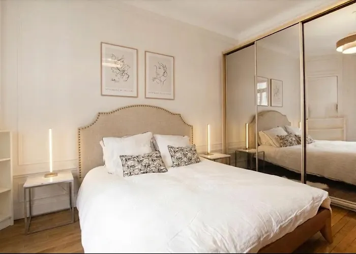 Montaigne Champs Elysee * Paris